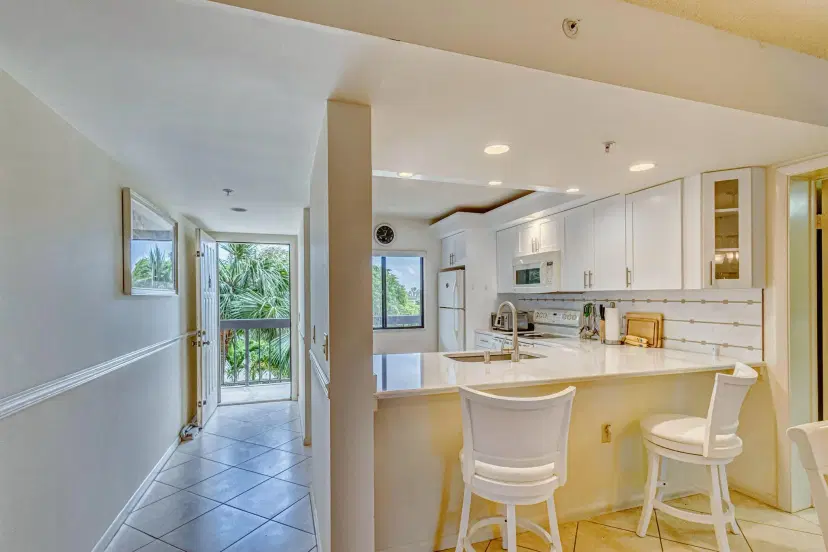 Picture of 901 Seafarer Circle 302, Jupiter FL 33477