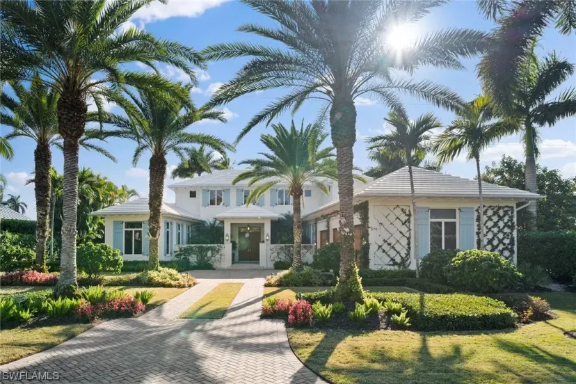 Picture of 575 Palm Cir E, Naples FL 34102