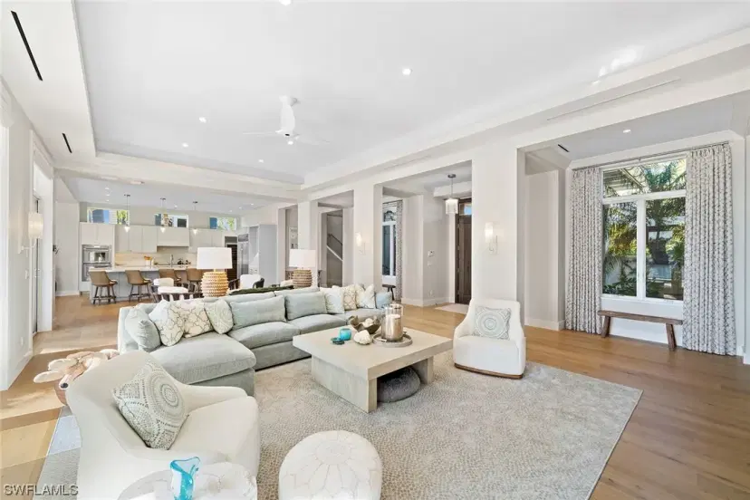 Picture of 575 Palm Cir E, Naples FL 34102