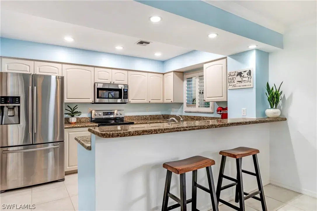 Picture of 1608 Spoonbill Ln B, Naples, FL 34105