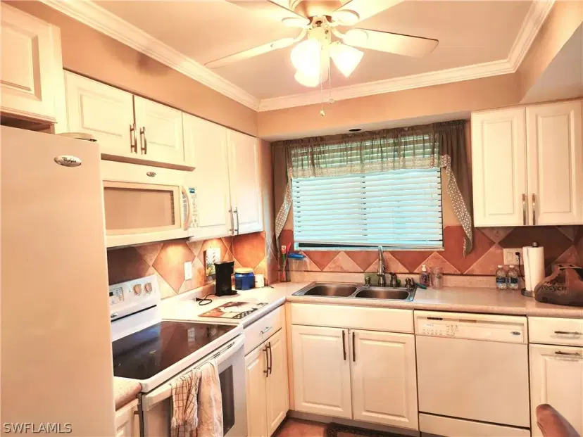 Picture of 2121 Collier Ave 315, Fort Myers FL 33901