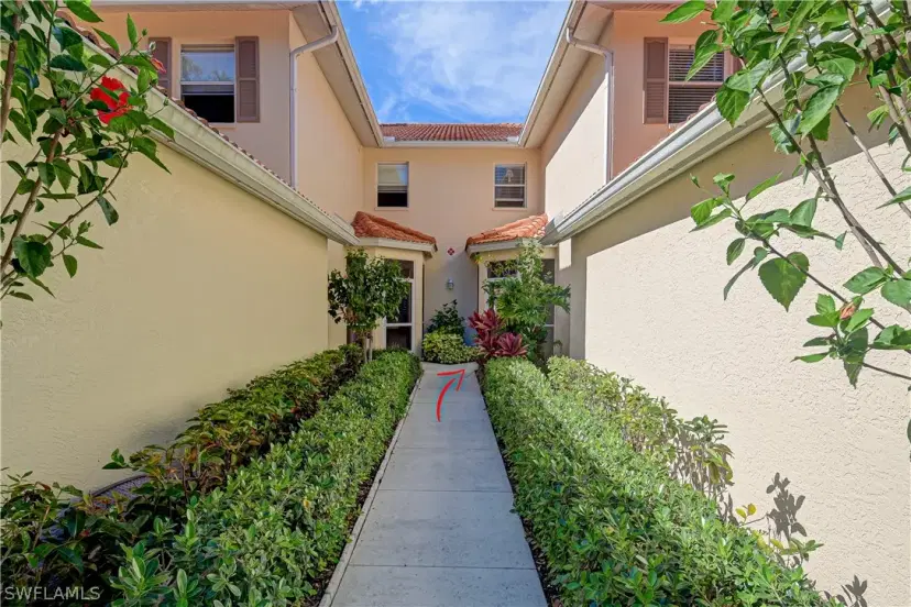 Picture of 240 Robin Hood Cir 102, Naples FL 34104