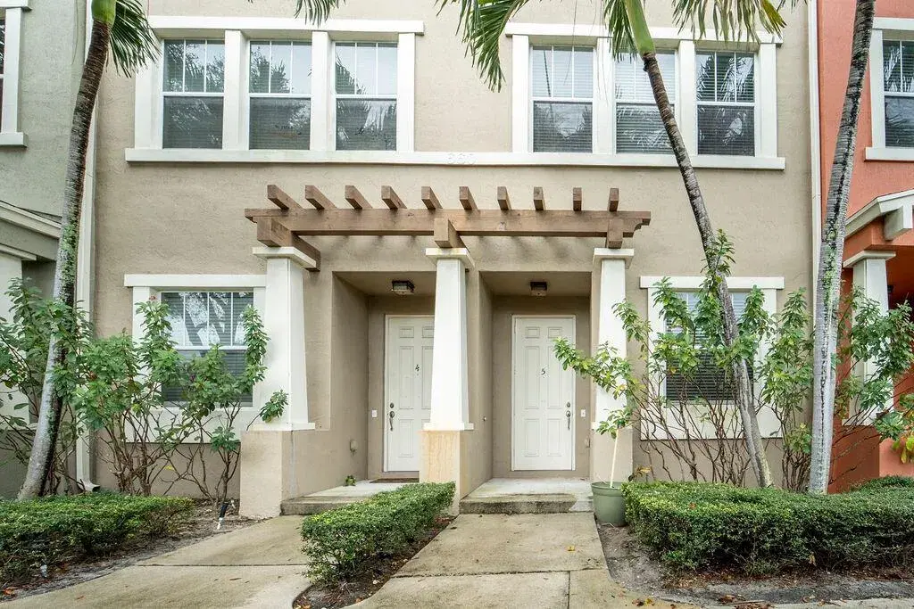 Picture of 660 Amador Lane 5, West Palm Beach, FL 33401