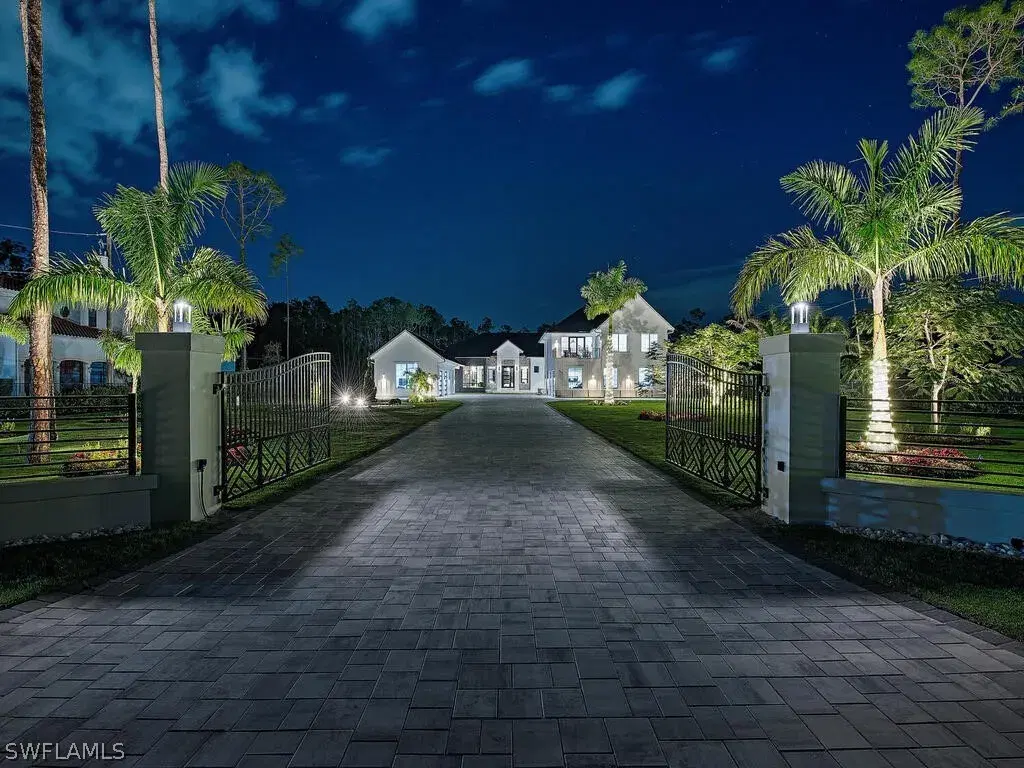Picture of 6677 Hunters Rd, Naples, FL 34109