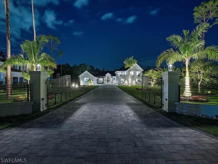 Picture of 6677 Hunters Rd, Naples FL 34109