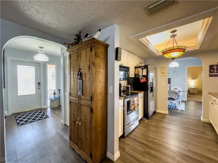 Picture of 920 SE 4Th Pl, Cape Coral FL 33990
