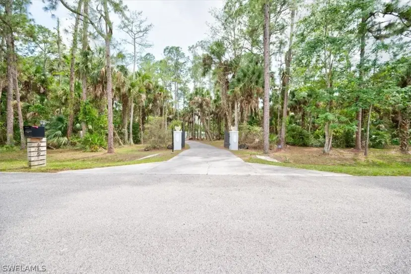 Picture of 560 14Th Ave Nw, Naples FL 34120