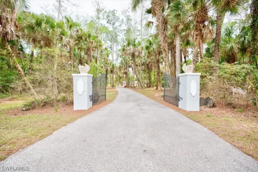 Picture of 560 14Th Ave Nw, Naples FL 34120