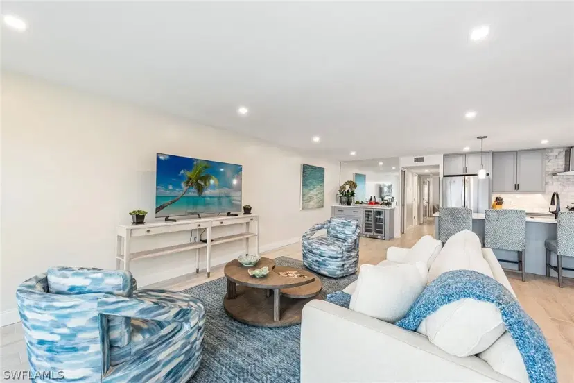 Picture of 2850 Gulf Shore Blvd N 102, Naples FL 34103