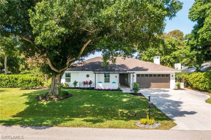 Picture of 237 Burning Tree Dr, Naples FL 34105
