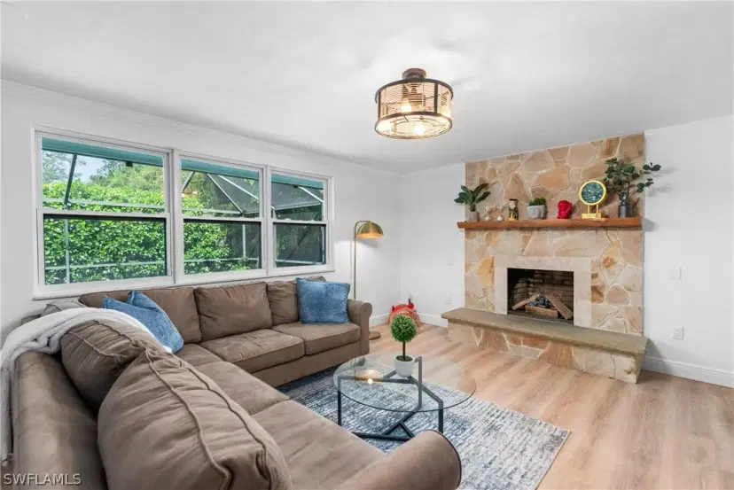 Picture of 237 Burning Tree Dr, Naples FL 34105