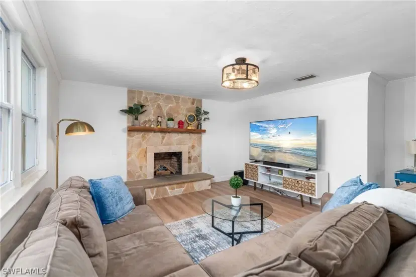 Picture of 237 Burning Tree Dr, Naples FL 34105
