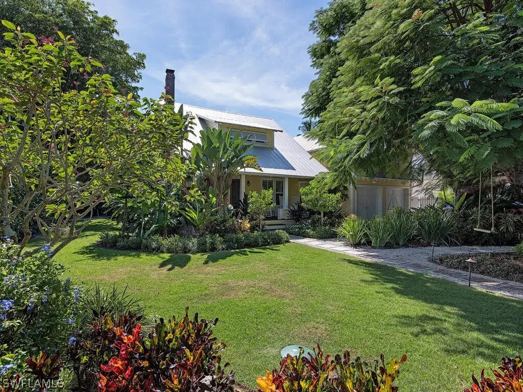 Picture of 680 8Th Ave S, Naples, FL 34102
