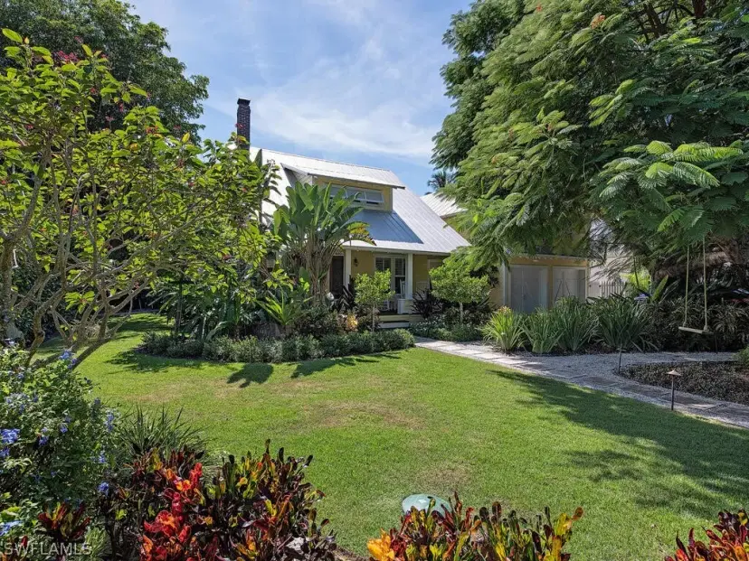Picture of 680 8Th Ave S, Naples FL 34102