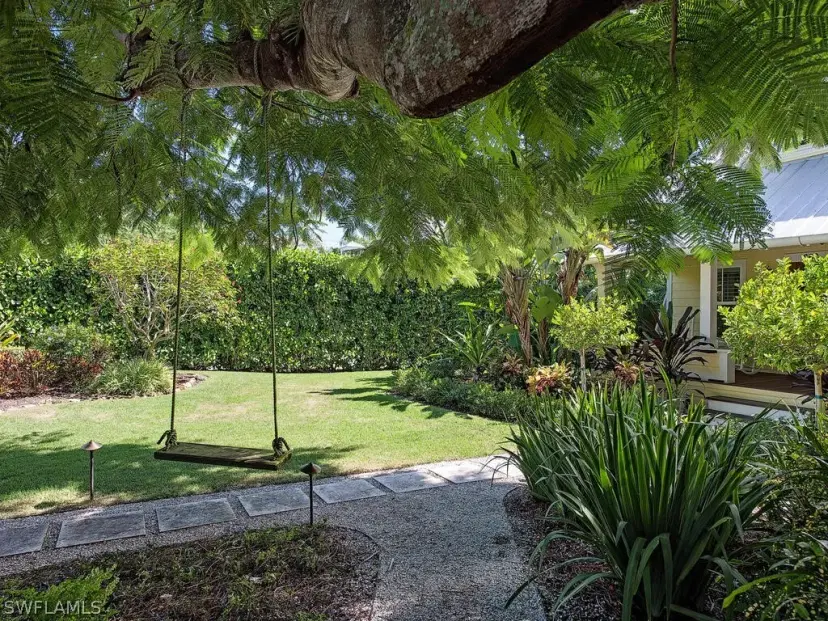 Picture of 680 8Th Ave S, Naples FL 34102