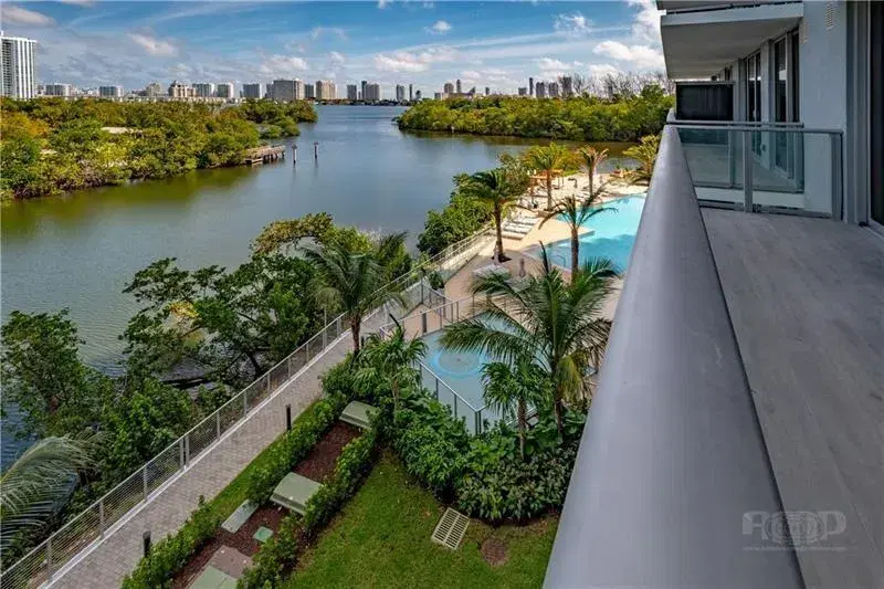 Picture of 16385 Biscayne Blvd 406, North Miami Beach FL 33160