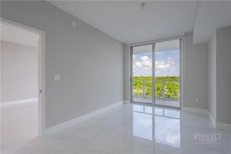 Picture of 16385 Biscayne Blvd 406, North Miami Beach FL 33160