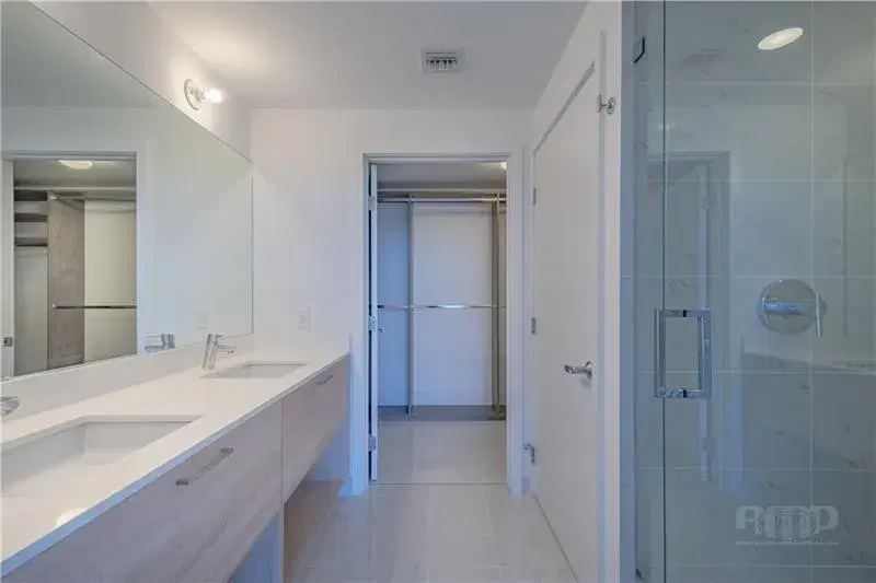 Picture of 16385 Biscayne Blvd 406, North Miami Beach FL 33160