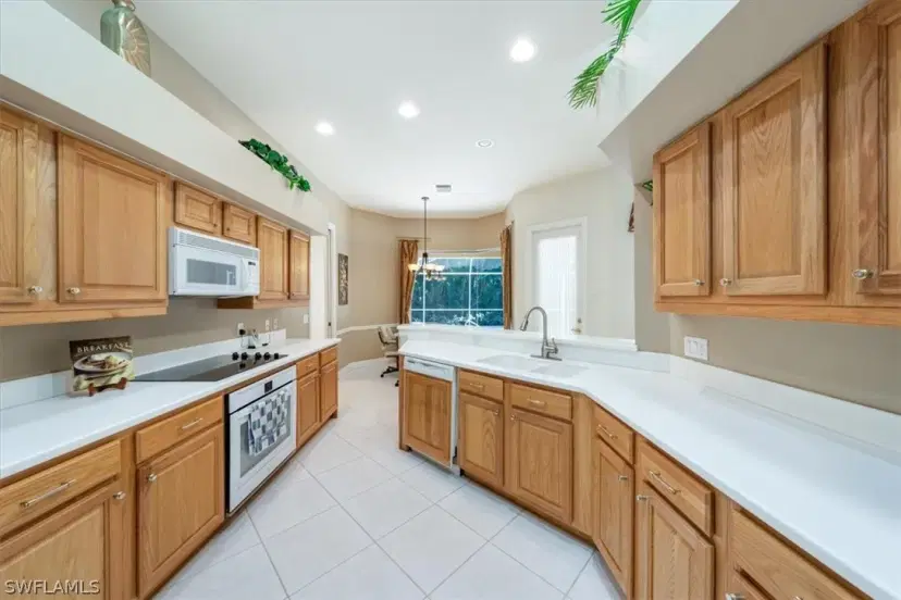 Picture of 436 Crestwood Ln, Naples FL 34113
