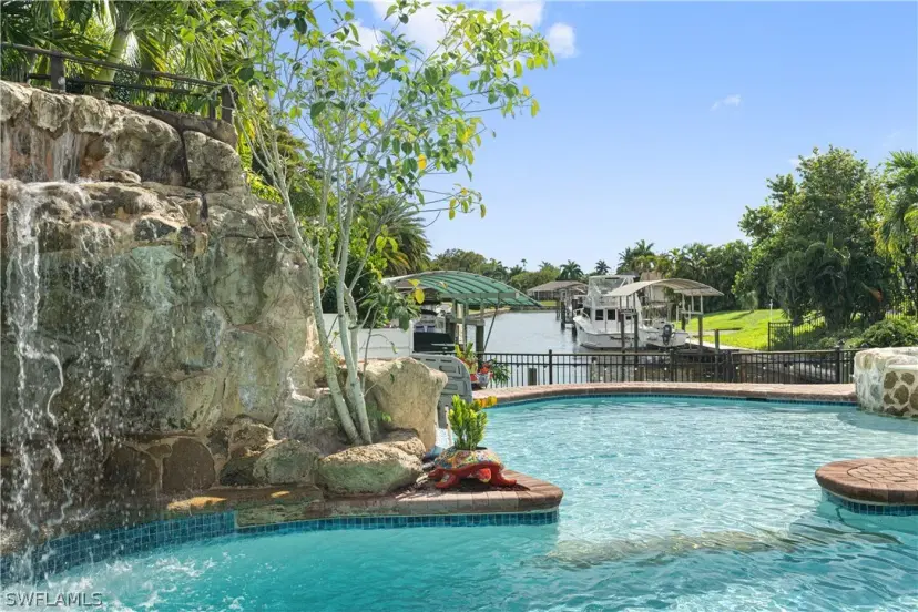 Picture of 650 Travers Ave, Fort Myers FL 33919