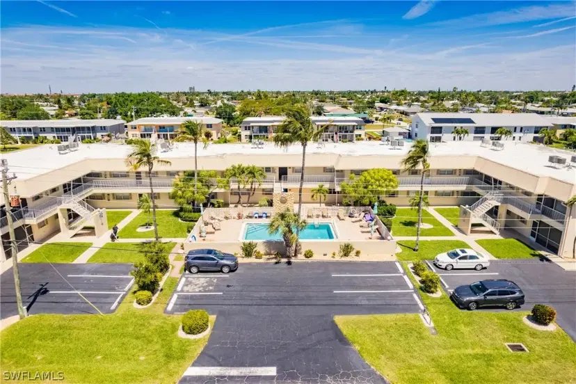 Picture of 909 SE 46Th Ln 210, Cape Coral FL 33904