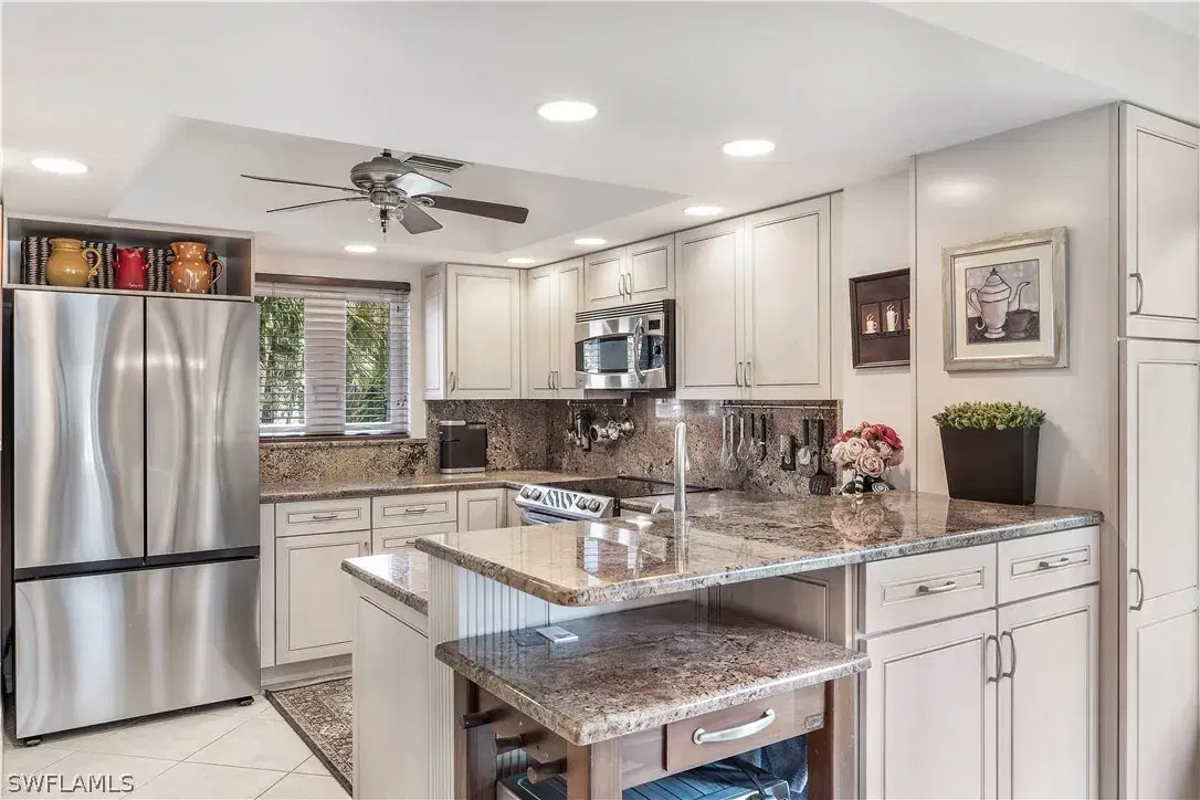 Picture of 1661 Spoonbill Ln B, Naples, FL 34105