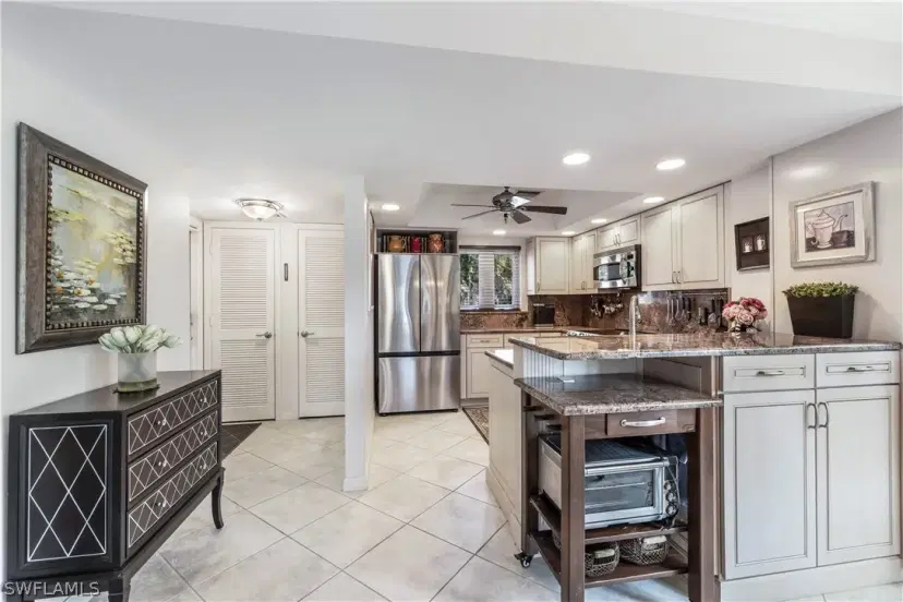 Picture of 1661 Spoonbill Ln B, Naples FL 34105