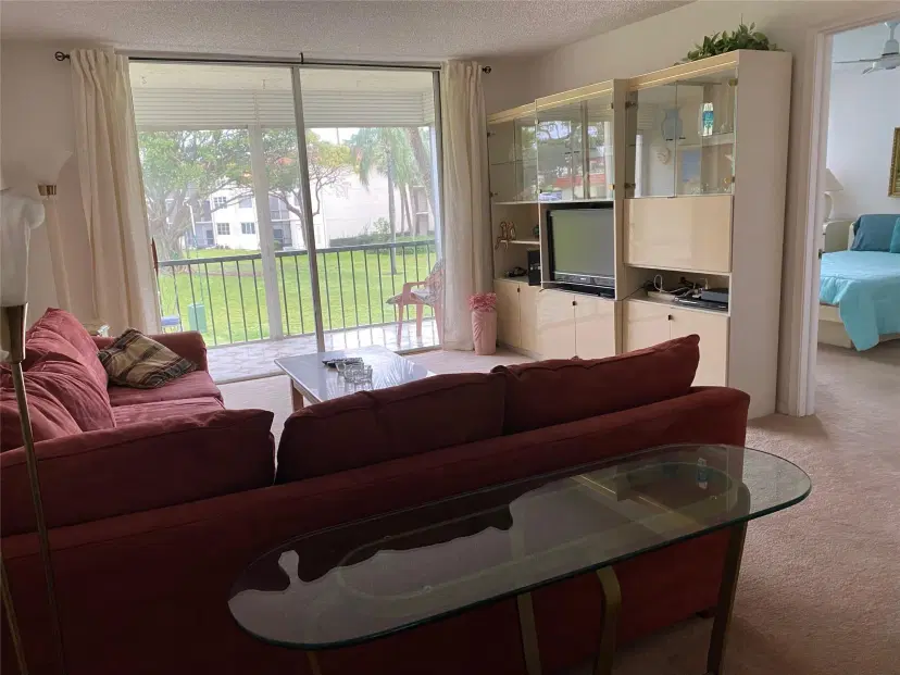Picture of 811 S Hollybrook Dr 203, Pembroke Pines FL 33025