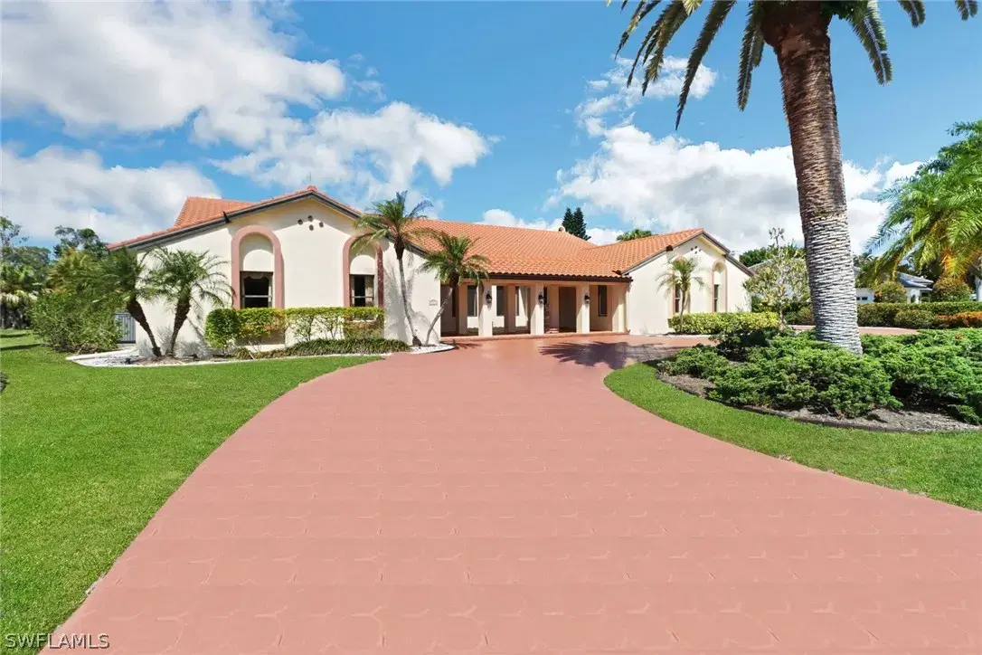 Picture of 4724 Oak Leaf Dr, Naples, FL 34119