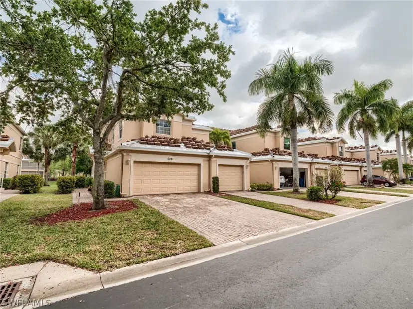 Picture of 6081 Jonathans Bay Cir 102, Fort Myers FL 33908