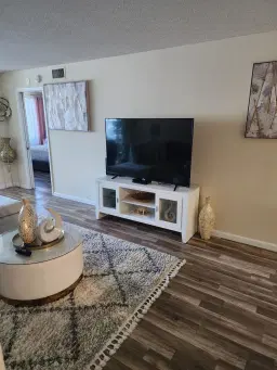Picture of 9655 N Belfort Cir 211, Tamarac, FL 33321
