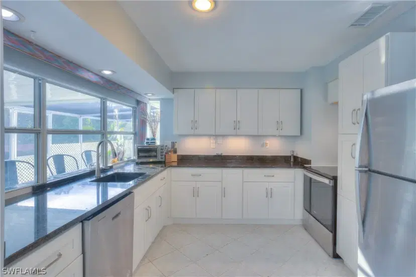Picture of 121 Dow Ln, North Fort Myers FL 33917