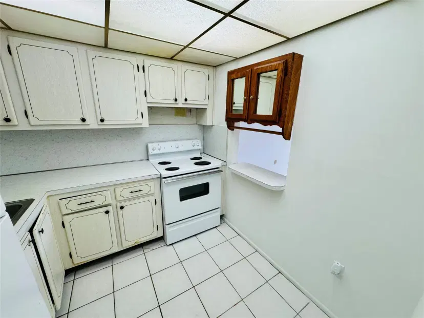 Picture of 8000 Sunrise Lakes Dr 106, Sunrise FL 33322