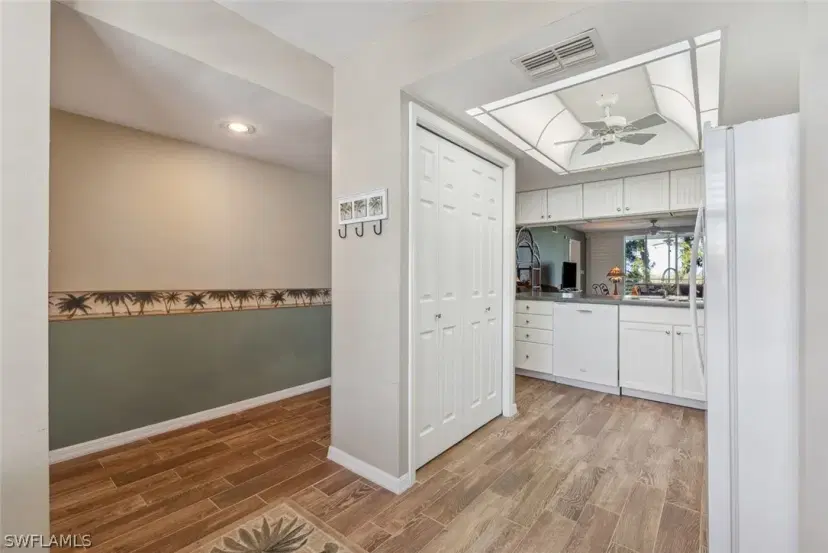 Picture of 270 Naples Cove Dr 3402, Naples FL 34110