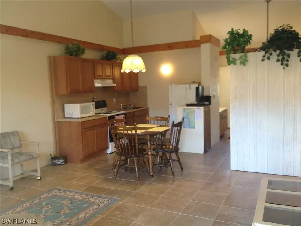 Picture of 826 Wiggins Pass Rd 318, Naples, FL 34110