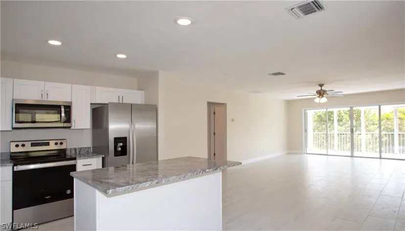 Picture of 1201 Solana Rd 9, Naples FL 34103