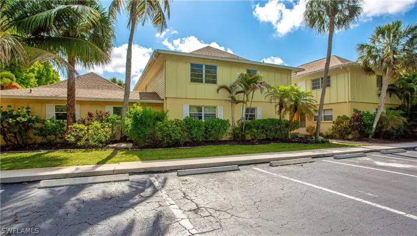 Picture of 1201 Solana Rd 9, Naples FL 34103
