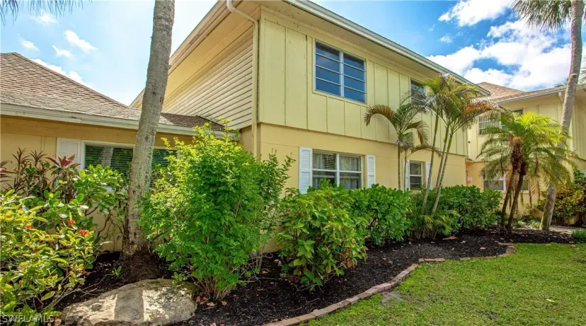 Picture of 1201 Solana Rd 9, Naples FL 34103