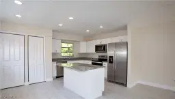 Picture of 1201 Solana Rd 9, Naples, FL 34103