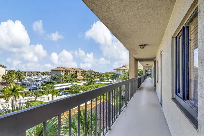 Picture of 1701 Marina Isle Way 404, Jupiter FL 33477