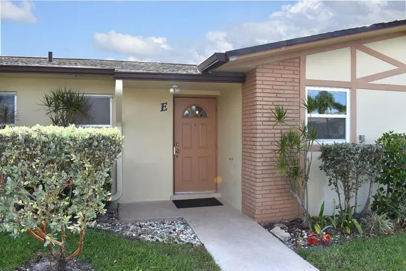 Picture of 2842 Crosley Drive W E, West Palm Beach FL 33415