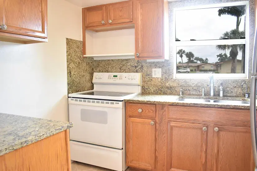 Picture of 2842 Crosley Drive W E, West Palm Beach FL 33415
