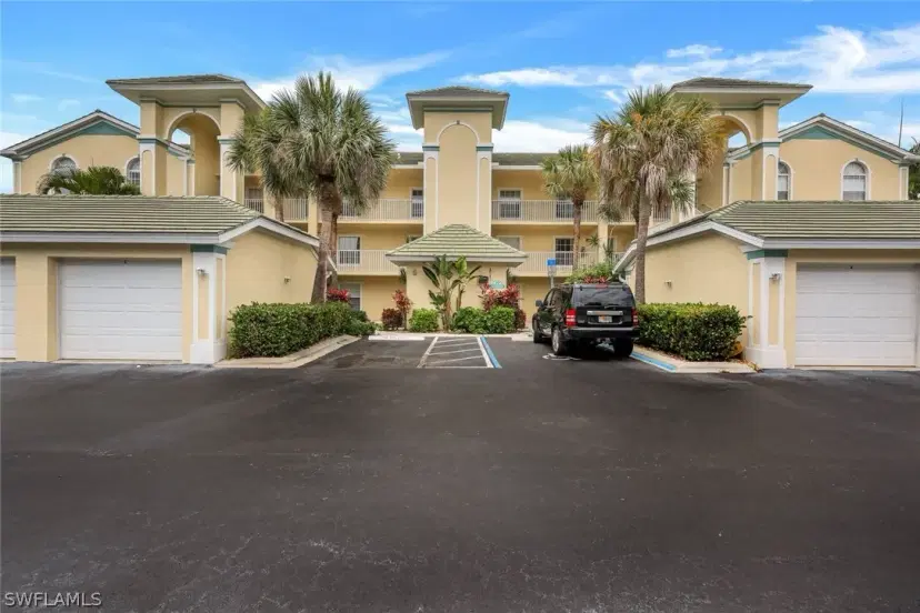 Picture of 15505 Cedarwood Ln 204, Naples FL 34110