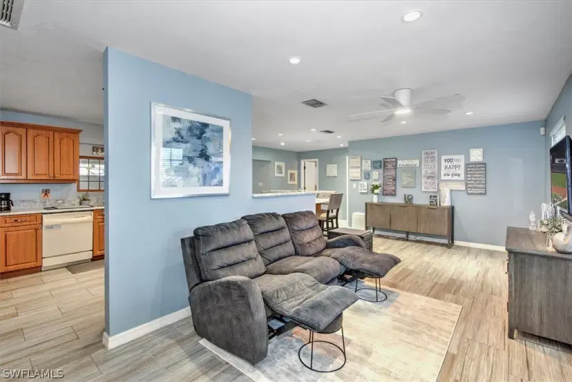 Picture of 6920 Cambridge Pl, Fort Myers FL 33919