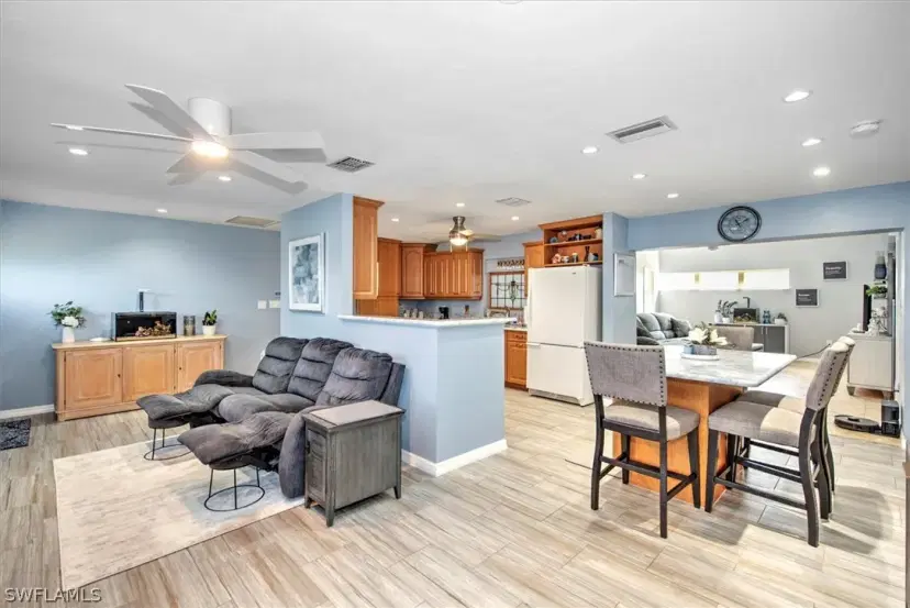 Picture of 6920 Cambridge Pl, Fort Myers FL 33919