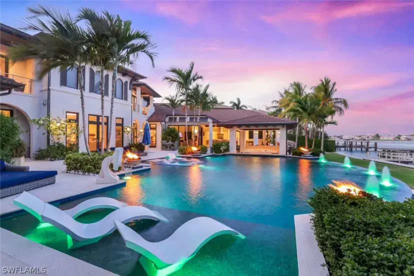 Picture of 970 Aqua Cir, Naples FL 34102