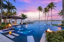 Picture of 970 Aqua Cir, Naples, FL 34102