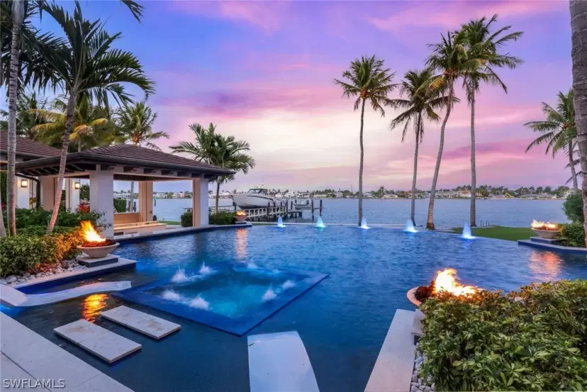Picture of 970 Aqua Cir, Naples FL 34102