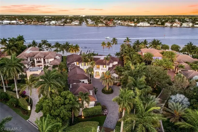 Picture of 970 Aqua Cir, Naples FL 34102