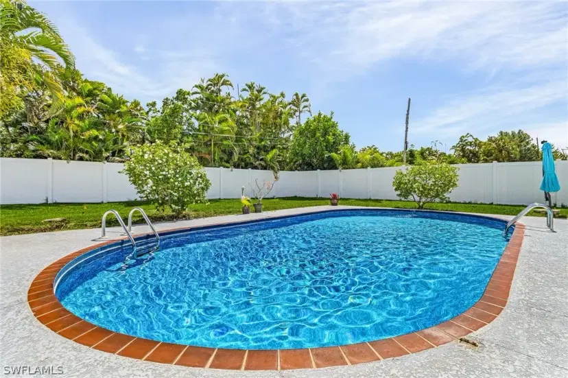Picture of 752 Coral Dr, Cape Coral FL 33904